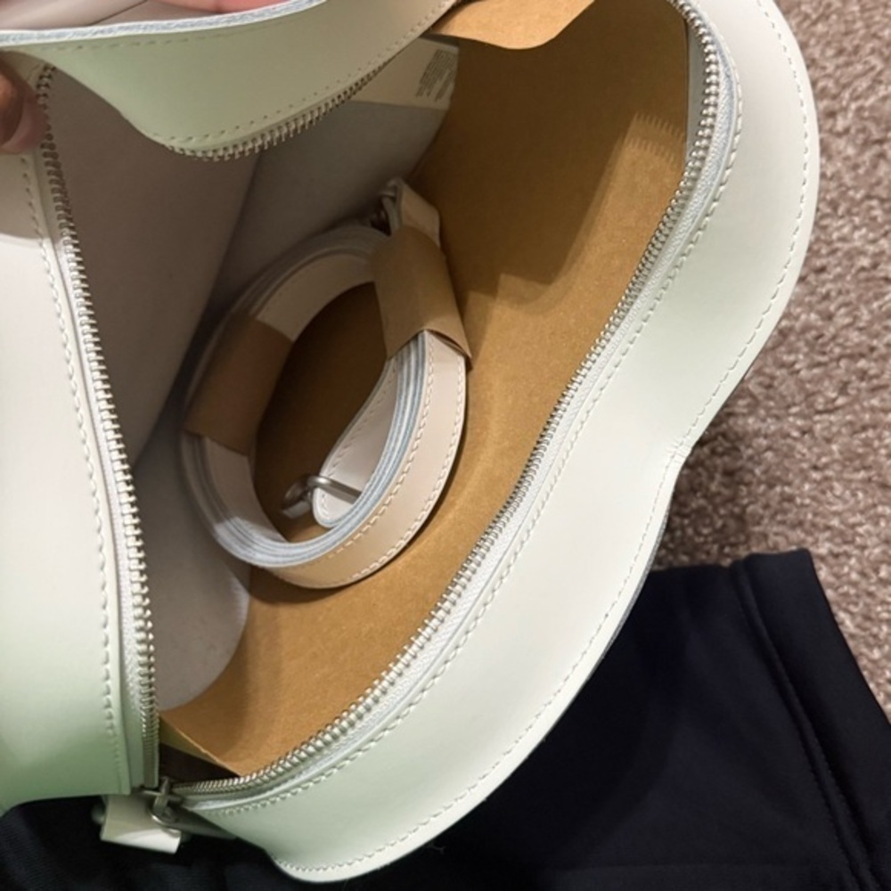 NWT Dr. Martens White Leather Heart Shaped Bag featuring the iconic heart - Picture 13 of 16